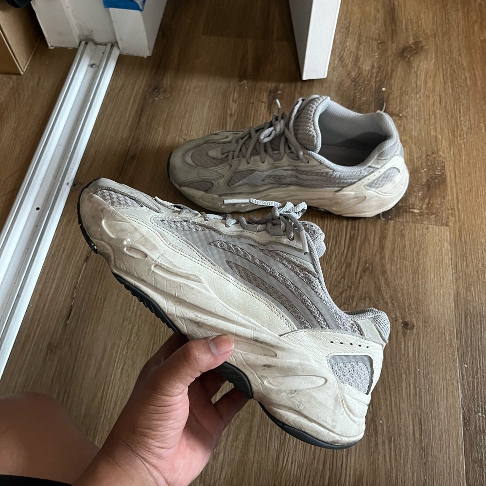 Yeezy boost v2 700